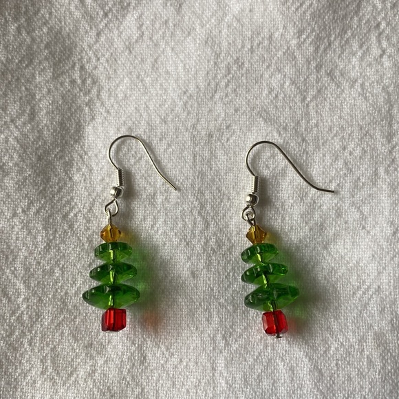 NEW Beautiful Sparkling Crystal and Silver Tone Christmas Tree earrings - Picture 3 of 4